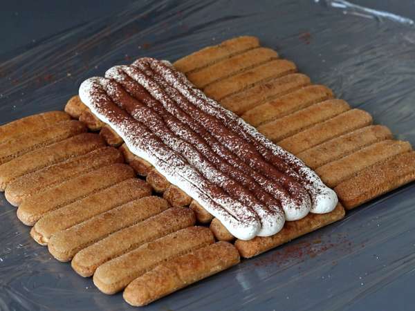 Tronco de Navidad sin molde con sabor a tiramisú: un dulce fácil y elegante para sorprender - Preparación paso 5