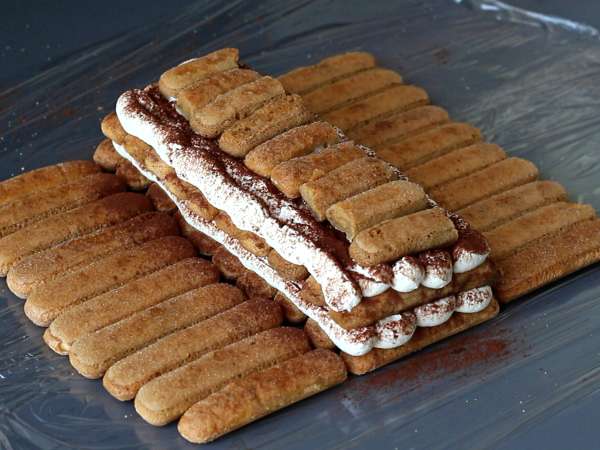 Tronco de Navidad sin molde con sabor a tiramisú: un dulce fácil y elegante para sorprender - Preparación paso 7