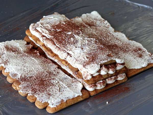 Tronco de Navidad sin molde con sabor a tiramisú: un dulce fácil y elegante para sorprender - Preparación paso 8