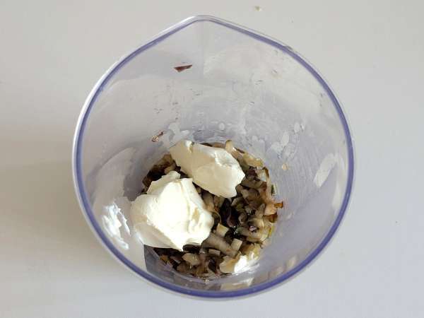 Pasta cremosa con achicoria, bacon crujiente y nueces: receta rápida e irresistible - Preparación paso 4