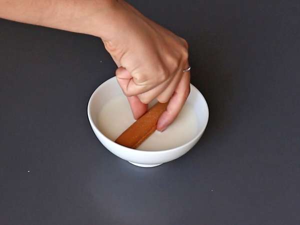 Tronco de Navidad con frutos rojos, sin molde - Preparación paso 2