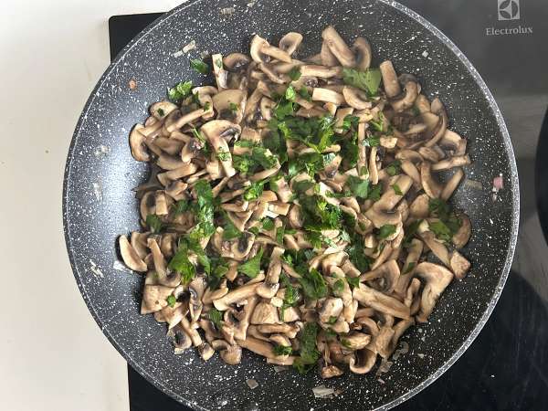 Huevos cremosos al horno con champiñones: una receta rápida y reconfortante - Preparación paso 6