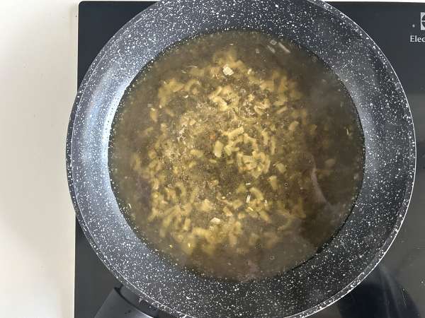 Salsa a la pimienta casera: cremosa, muy aromática ideal para acompañar carnes - Preparación paso 4