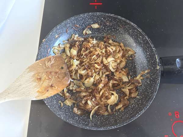 Cebolla caramelizada casera: melosa, dorada y con sabor profundo - Preparación paso 4