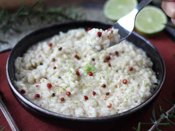 Risotto de lima y pimienta rosa: una receta vegetariana sencilla y muy elegante - Preparación paso 7