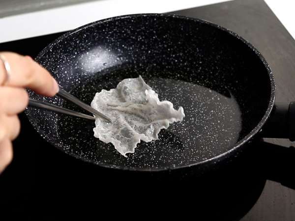 Cómo hacer chips con hojas de arroz - Preparación paso 2