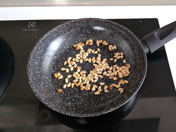 Espaguetis con tomate cherry y piñones: cremosa, aromática y muy fácil - Preparación paso 5