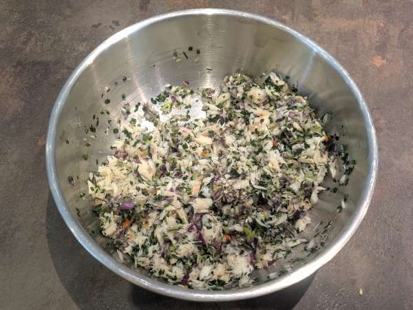 Acras de bacalao, los buñuelos crujientes más populares de Francia - Preparación paso 3