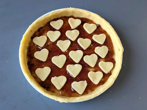 Crostata italiana de mermelada de fresa, con corazones de masa: el postre perfecto para San Vale - Preparación paso 7
