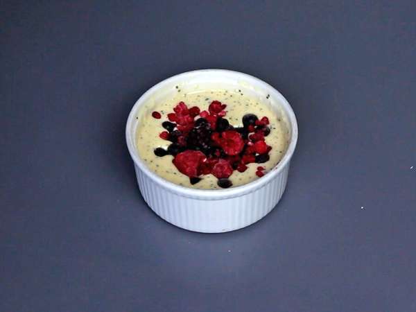 Bizcocho proteico de frutos rojos, facilísimo - Preparación paso 3