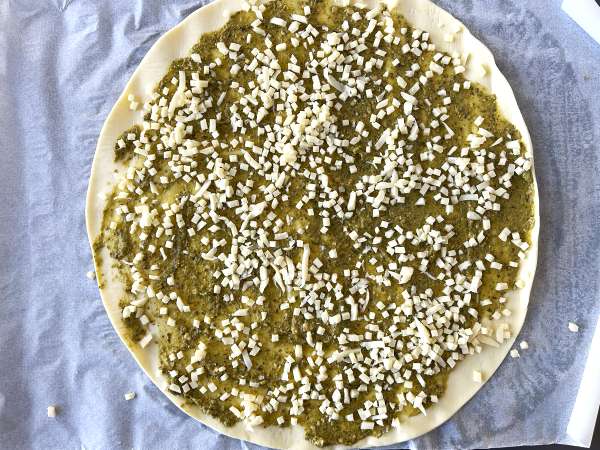 Hojaldres de pesto y mozzarella con freidora de aire, ¡listos en 15 minutos! - Preparación paso 2