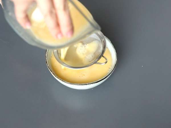 Huevos al vapor al estilo chino ¡la receta de los huevos sedosos con solo dos ingredientes! - Preparación paso 2