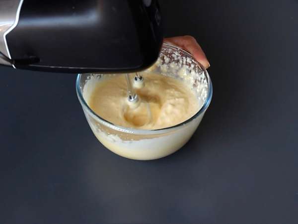 Bizcocho de arándanos con cobertura crumble: receta fácil con resultado de vitrina - Preparación paso 4