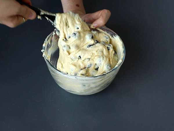 Bizcocho de arándanos con cobertura crumble: receta fácil con resultado de vitrina - Preparación paso 6