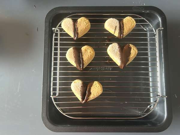 Corazones de soletilla con cobertura de chocolate y pistacho - Preparación paso 5