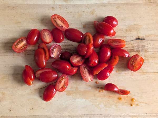 Salsa de calamares con tomate cherry y vino blanco: ideal para pasta - Preparación paso 2