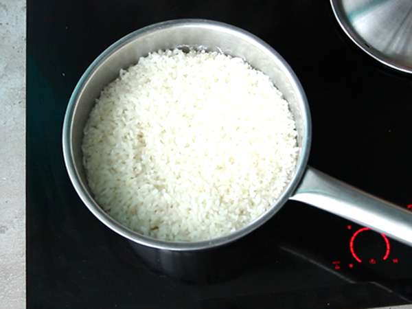 Onigiri con yemas de huevo marinadas en salsa de soja - Preparación paso 3