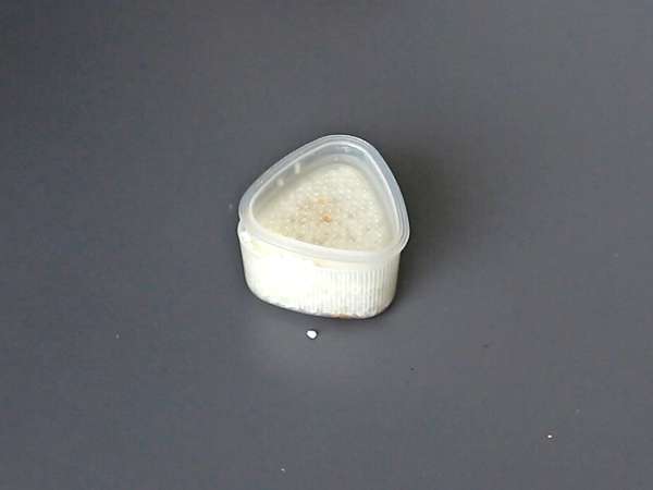 Onigiri con yemas de huevo marinadas en salsa de soja - Preparación paso 6