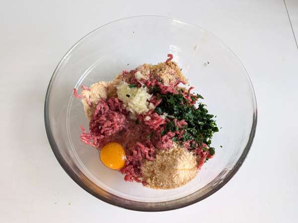 Albóndigas de ternera en freidora de aire, muy jugosas: receta fácil y rápida - Preparación paso 3