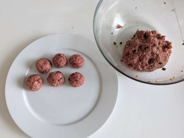 Albóndigas de ternera en freidora de aire, muy jugosas: receta fácil y rápida - Preparación paso 5