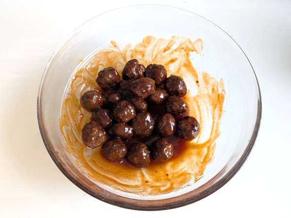 Albóndigas en freidora de aire, glaseadas con salsa barbacoa agridulce casera - Preparación paso 8
