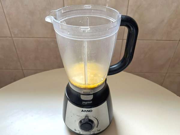 Caipiriña batida de maracuyá (fruta de la pasión): el cóctel brasileño hecho en batidora - Preparación paso 1