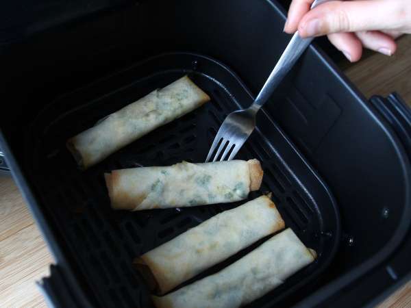 Rikakats libaneses en freidora de aire: rollitos de queso crujientes y dorados - Preparación paso 7