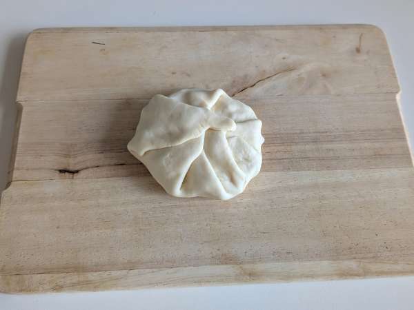 Bollitos de masa de pizza rellenos de carne picada y cheddar en freidora de aire - Preparación paso 6