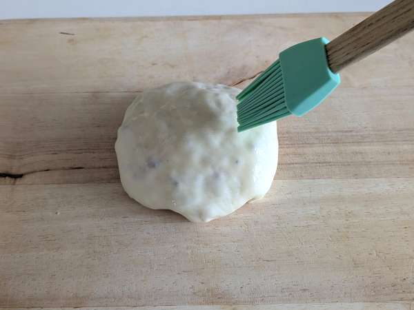 Bollitos de masa de pizza rellenos de carne picada y cheddar en freidora de aire - Preparación paso 7