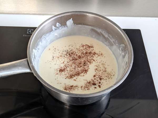 Lasaña de salmón con burrata y pistachos: fácil, elegante y muy cremosa - Preparación paso 4