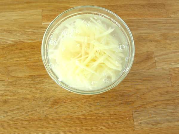 Patata paja en freidora de aire, tan crujiente que nadie diría que es casera - Preparación paso 2