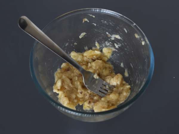 Muffins de plátano con pepitas de chocolate - Preparación paso 1