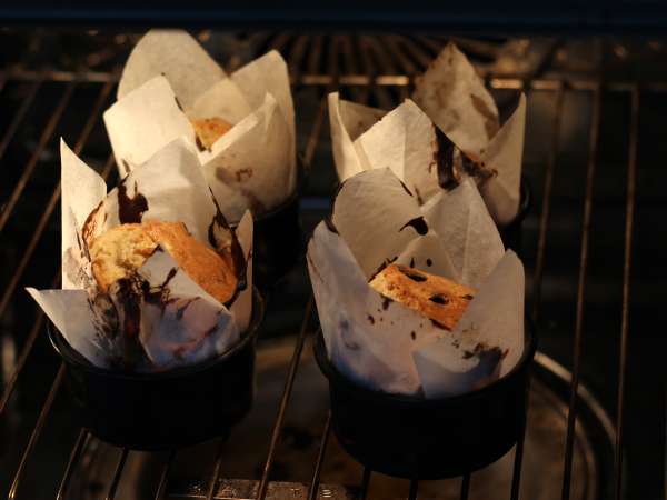 Muffins de plátano con pepitas de chocolate - Preparación paso 10