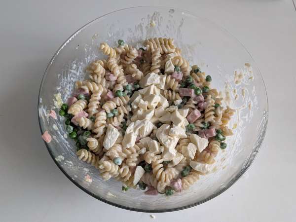 Pasta al horno gratinada con jamón, guisantes y mozzarella - Preparación paso 9