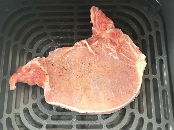 Cómo cocinar una chuleta de cerdo en la freidora de aire - Preparación paso 2