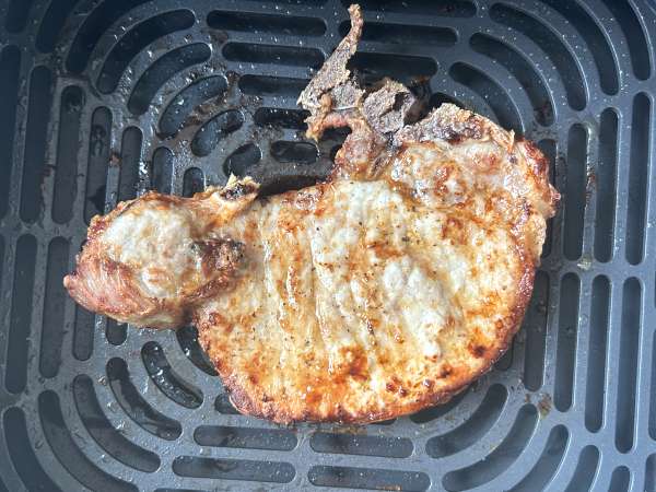 Cómo cocinar una chuleta de cerdo en la freidora de aire - Preparación paso 4