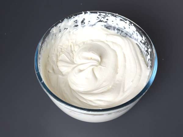 Charlota de frutos rojos con crema de vainilla y madeleines - Preparación paso 3