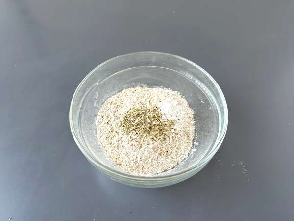 Grisines caseros con hierbas: bastones de pan crujiente fáciles de preparar - Preparación paso 1