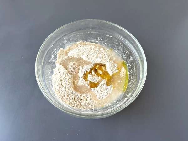 Grisines caseros con hierbas aromáticas con freidora de aire - Preparación paso 2