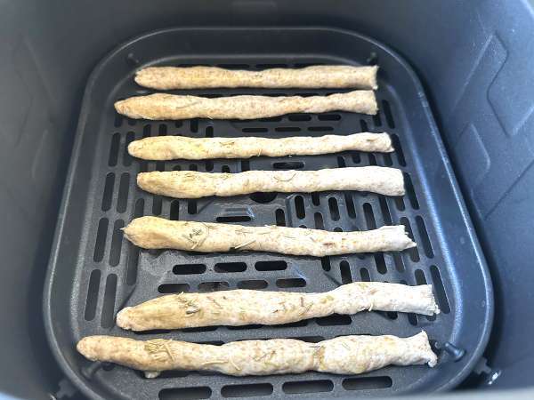 Grisines caseros con hierbas aromáticas con freidora de aire - Preparación paso 4