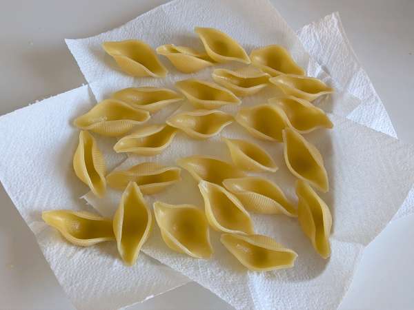 Conchiglioni rellenos de ricotta, calabacín y limón - Preparación paso 3