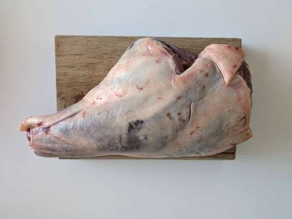 Pierna de cordero cocinada durante 7 horas: melosidad perfecta y un sabor inolvidable - Preparación paso 1