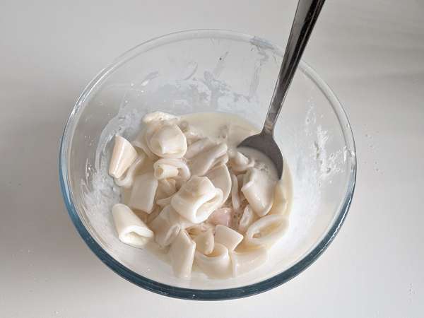 Aros de calamar rebozados en freidora de aire - Preparación paso 4