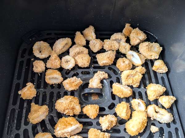 Aros de calamar rebozados en freidora de aire - Preparación paso 7