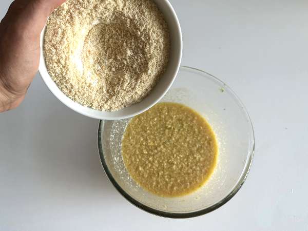 Bizcocho jugoso de pistacho, lima y calabacín - Preparación paso 5