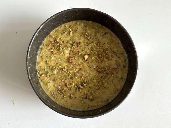 Bizcocho jugoso de pistacho, lima y calabacín - Preparación paso 7