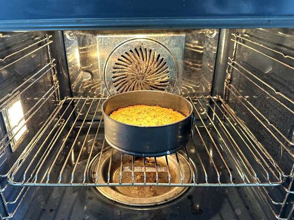 Bizcocho jugoso de pistacho, lima y calabacín - Preparación paso 8