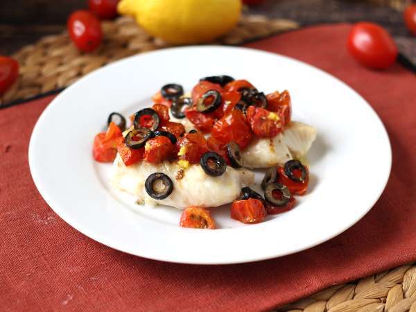 Bacalao en freidora de aire con tomates cherry, aceitunas y limón: receta ligera y rápida - Preparación paso 7