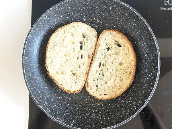 Tosta de espárragos, ricotta, limón y albahaca - Preparación paso 4