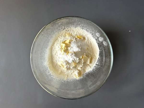 Strawberry shortcake, el pastel americano de fresas y nata que nunca falla - Preparación paso 2